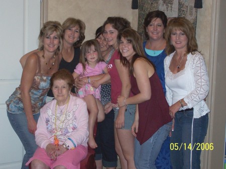 Vicki w/sisters, nieces, grandmother