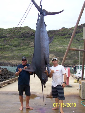 Capt Mark and deckhand Sean with 600 lb marlin