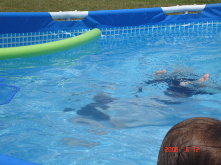 aaron in the pool 029