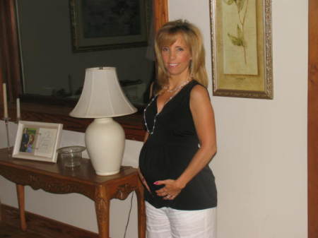 5 and a half months pregnant - July 1, 2007