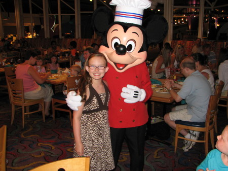 Blakelee~middle daughter with Mickey