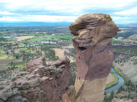 Meredith & I hike "Misery Trail" to "Monkey Face" in Oregon