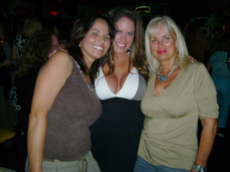 LADIES NIGHT OUT ON THE TOWN