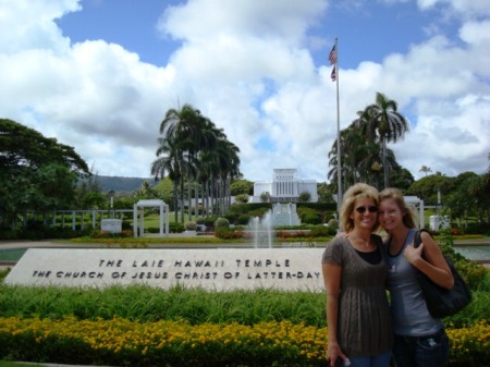 Tia and me at the Hawaiian Temple!!