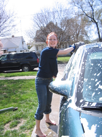 18apr2006  aubrey washing her car