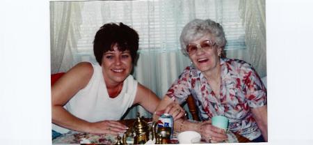 1998 aunt helen and sharon branom 001