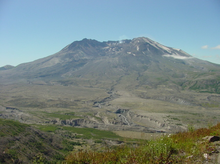 Mt St Helens 40 miles due east