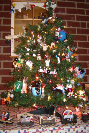 2007 Christmas bowling tree