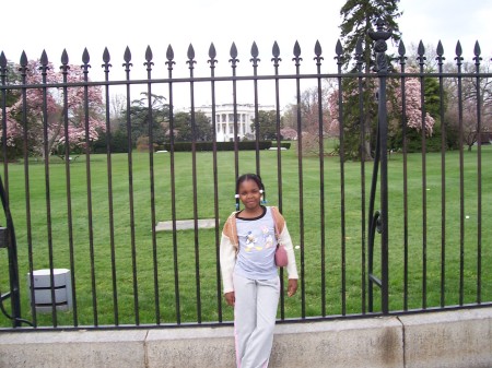 Nilah in front of the White House