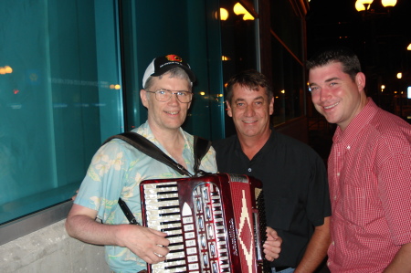 Dave Gillies 2007 playing accordion