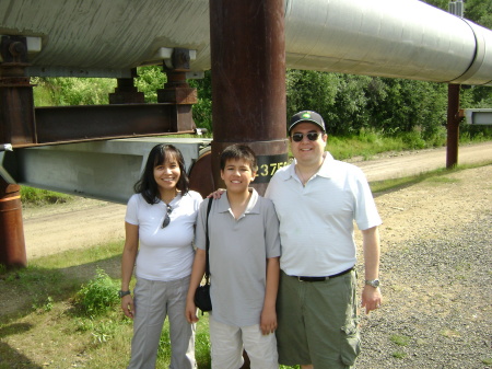 Family at the TransAlaskan pipeline