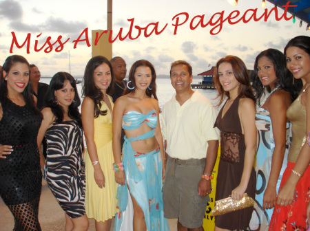 Hudson with Miss Aruba Delegates