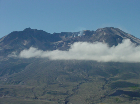 Mt St Helens 40 miles due east