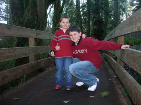 Hiking along Kennedy Creek 11-24-07