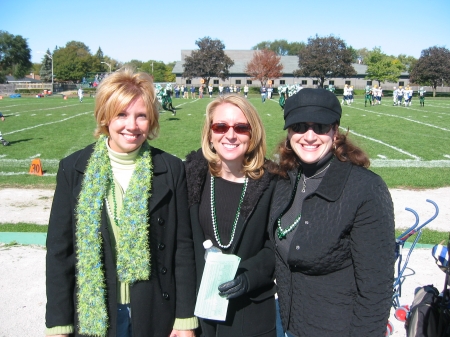 Jen, Lisa and Cassie at Homecoming 2006