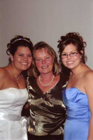 nannette with daughters