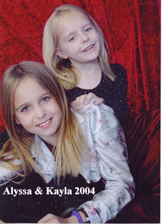 alyssa & kayla 2004