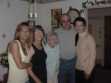 grandma noltensmieir and family 10-5-07 (1)
