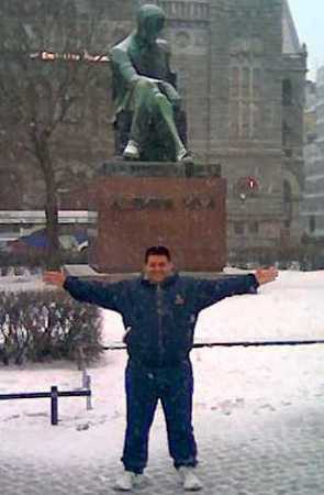 me_statue_snowing