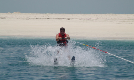 Abu Dhabi waterskiing