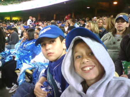 dodgertowelnight