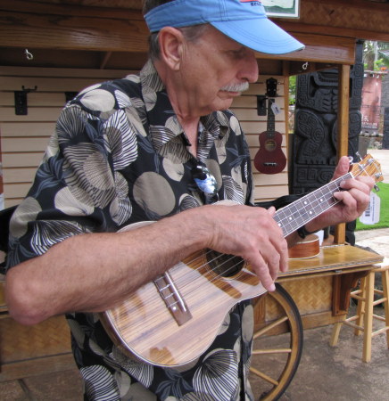 Howie tries out a Tiger Uke