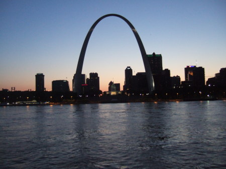 st. louis arch one night
