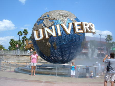 Kyra at Universal Studios 05/25/2008