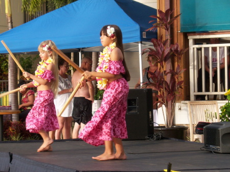 Keiki (children) Hula Dancers