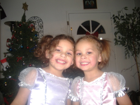 This is my twin girls Arianna & Brianna
