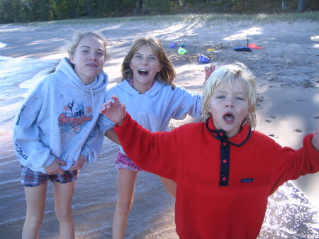 the kids at the cabin2007 096