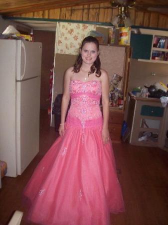 this my dugther sheryl at prom her last year o