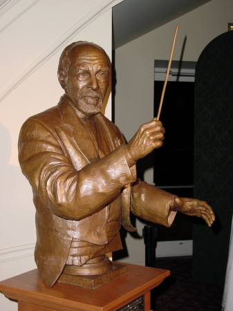 Bronz bust of Al
