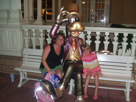 spence girls and goofy on bench