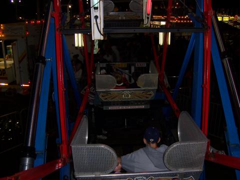 ALYSSA LOVES THE FERRIS WHEEL