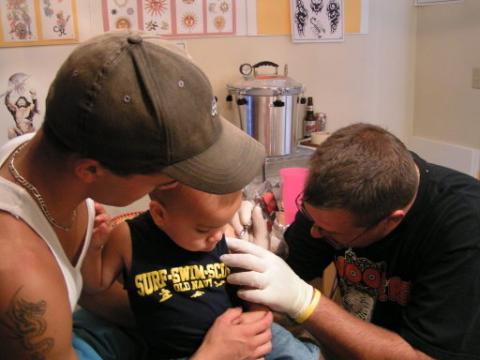 Dominic gettin inked