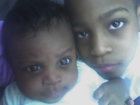 DEONTE AND BABY HARRY CLOSE UP