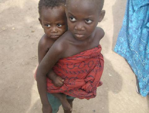 10-6-Kids Near Volta Region-Siblings-Ghana Africa%20`03%20(80)