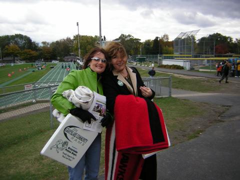Vicki & Arlette trying to keep warm!