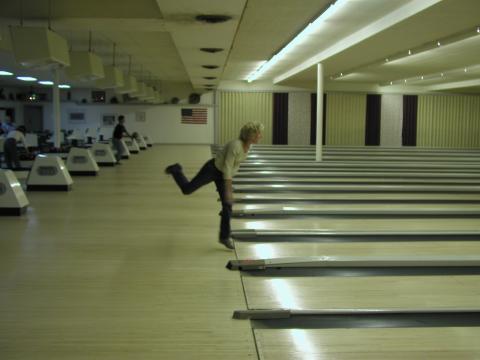 Lyn bowling