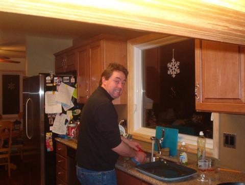 My man does dishes!
