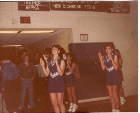 freshman cheerleading (class1986)