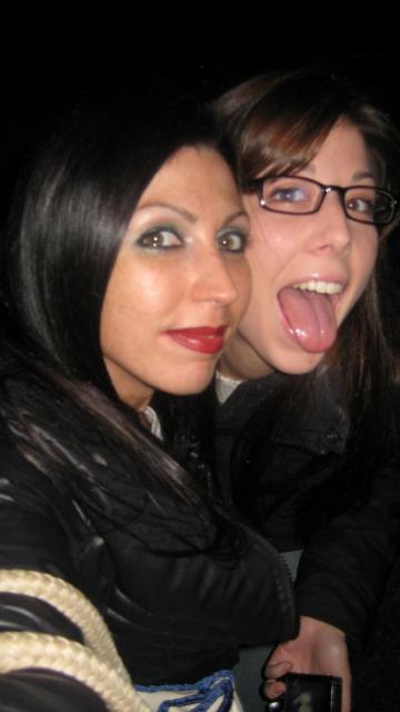 me and my lil sis *i love u sisser!!!*