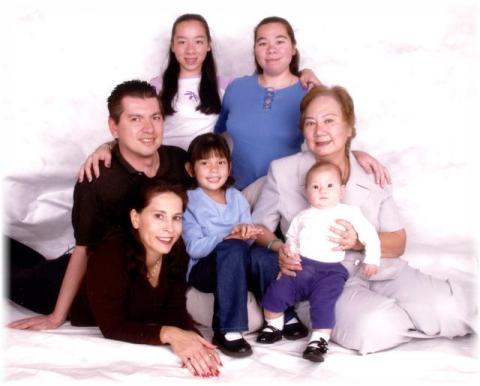 Extended Family Dec 2001