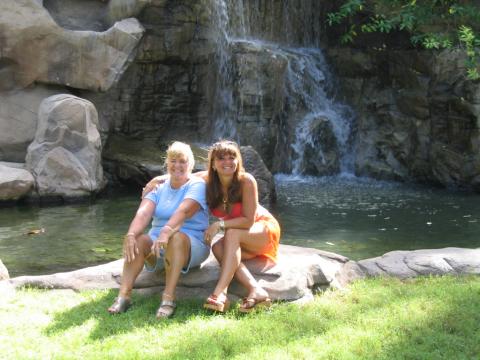 Janis & Mom in Aruba