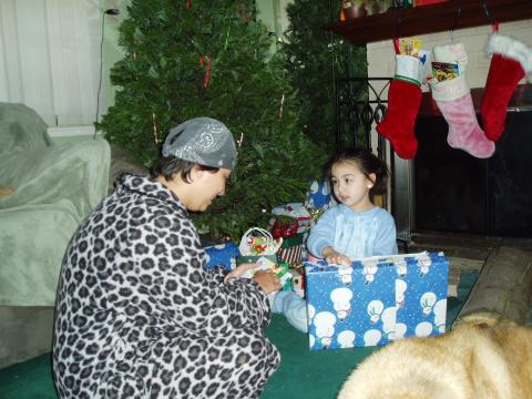 Akemi & Mika opening some presents