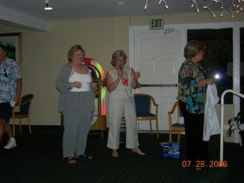 07 28 06 40th Reunion  Ronny, Susie & Ellie giving out door prizes