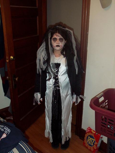 Alisha on halloween 2005 pic#1