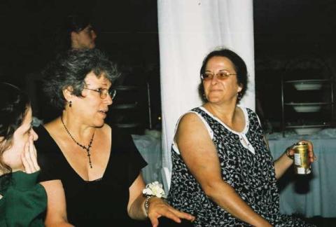 Linda w/sister Nancy