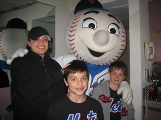 the kids at Mets game